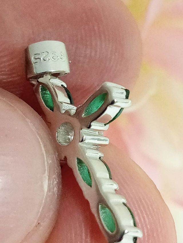 Mini cruz color esmeralda plata 925