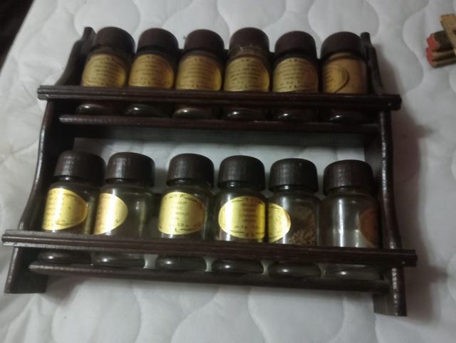 Scaffale spezie vintage