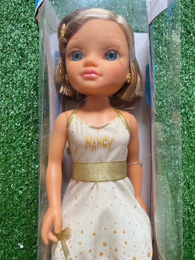 Bambola Nancy Gold: Abito dorato