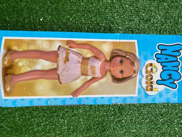 Bambola Nancy Gold: Abito dorato