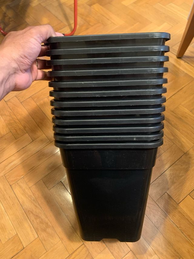 12 Macetas Plásticas Negras