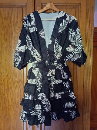 Vestido corto estampado - volantes