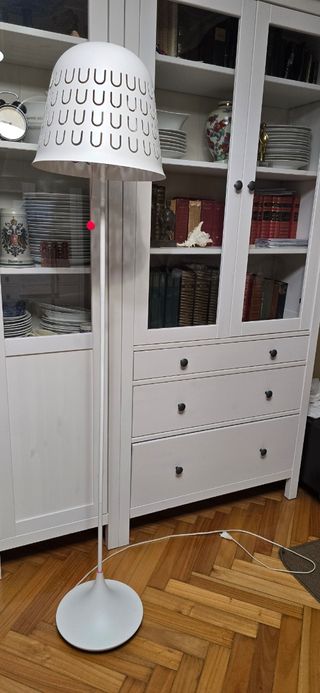 Lámpara de pie blanca moderna
