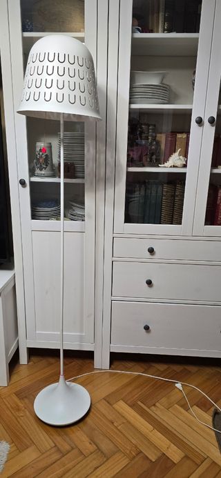 Lámpara de pie blanca moderna