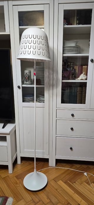 Lámpara de pie blanca moderna