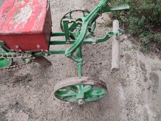 Sembradora antigua maíz y legumbres