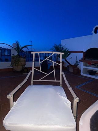 Silla terraza gris + cojines blancos