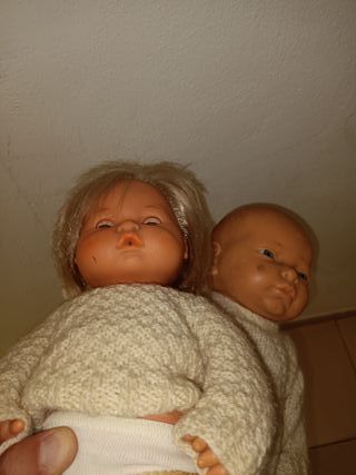 2 Muñecas antiguas de plástico