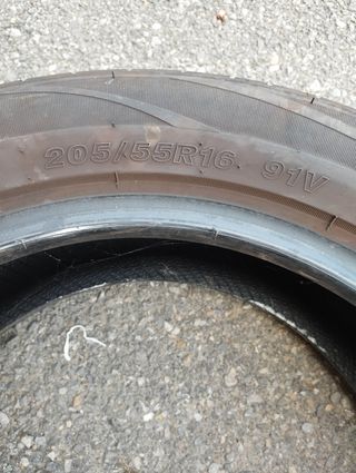 Neumático usado 205/55 R 16.91V.

