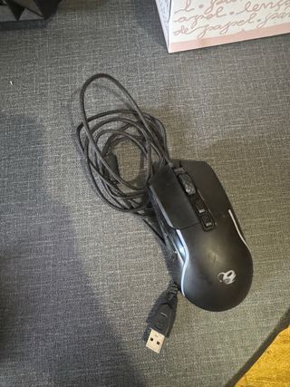 Mouse gaming negro con luces rgb