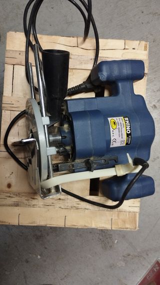 Fresadora Rhino 700W - 16000-28000 rpm