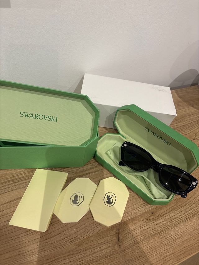 Gafas Swarovski negras.negociables