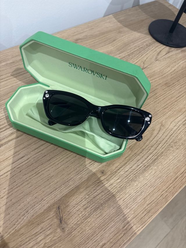 Gafas Swarovski negras.negociables