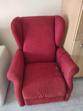 Poltrona rossa anziani