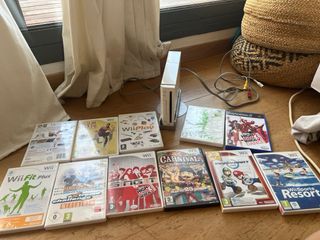 Wii blanca + mandos + juegos