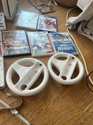 Wii blanca + mandos + juegos