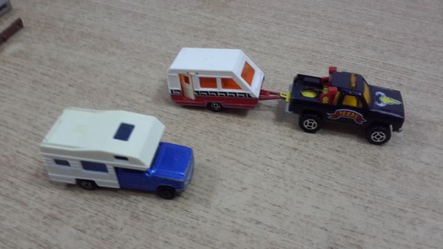 Miniaturas: Autocaravana y caravana