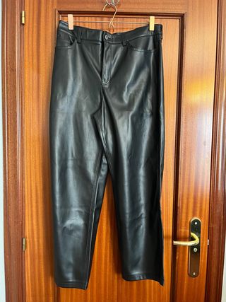 Pantalones negros Mango - cuero ecológico