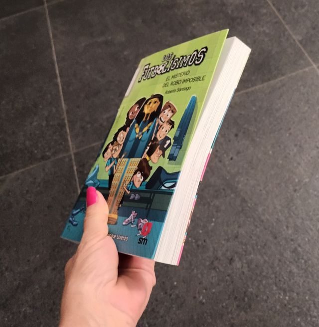 Los Futbolísimos 5: El misterio del robo imposi...