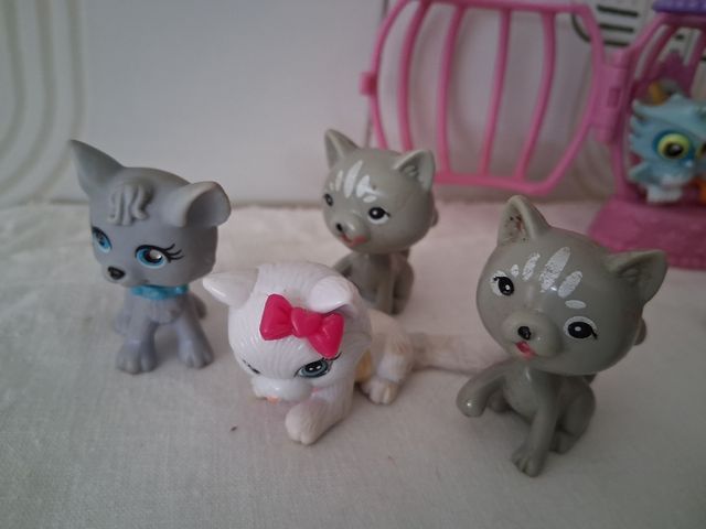 Set di 15 miniature di animali Disney Più gabbia