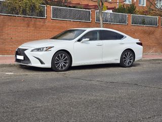 Lexus ES 2019