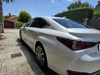 Lexus ES 2019