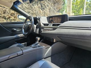 Lexus ES 2019
