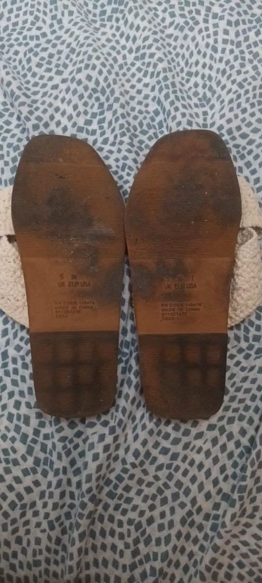 Sandalias planas Primark beige