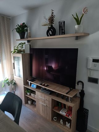 Muebles salón madera color cambian.