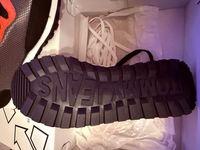 Zapatillas Tommy Hilfiger - Negras y Rosas