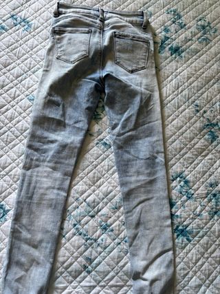 Jeans skinny strappati 40