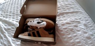 Zapatillas Adidas beige/marrón
