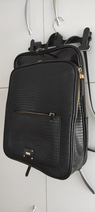 Mochila negra elegante