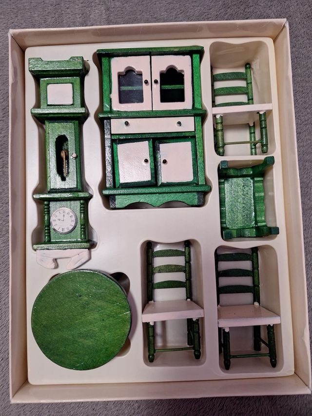 Muebles miniatura vintage