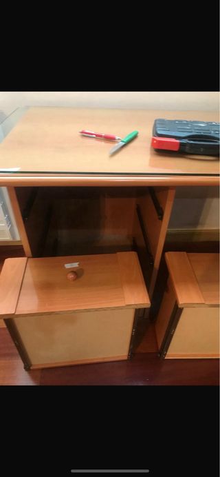 Escritorio madera con cristal 