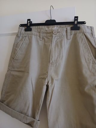 Bermudas hombre beige y azul marino