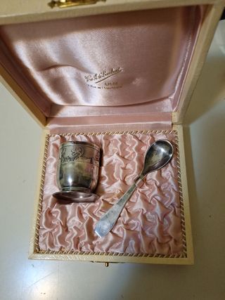 Porta uova e cucchiaino