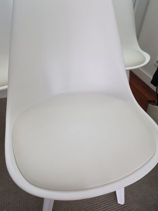 3 Sillas nórdicas blancas - Comedor