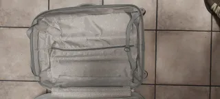 Maleta de viaje gris plata