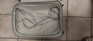 Maleta de viaje gris plata