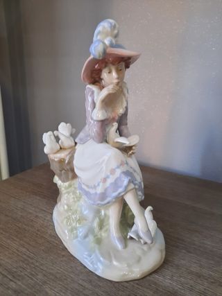Figura Statua ragazza con colombe
