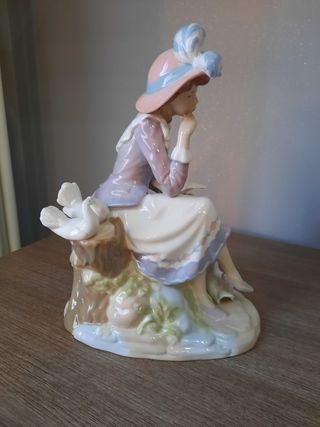 Figura Statua ragazza con colombe