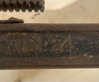 Llave grifa antigua gigante 24“