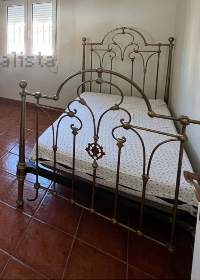 Cama antigua metal dorada