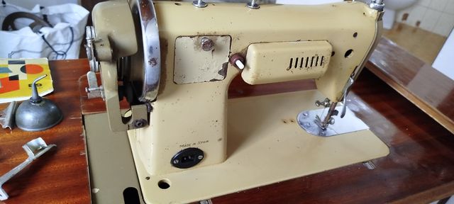 Máquina de coser alfa .