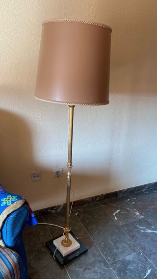 Lampara pie vintage dorada