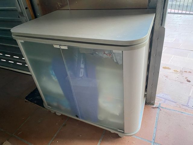 Mueble TV Gris - Auxiliar con Ruedas