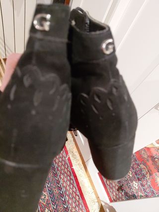 Botines Guess negros