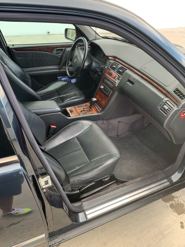 MERCEDES E 300 TURBODIESEL 