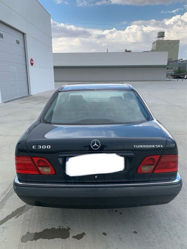 MERCEDES E 300 TURBODIESEL 